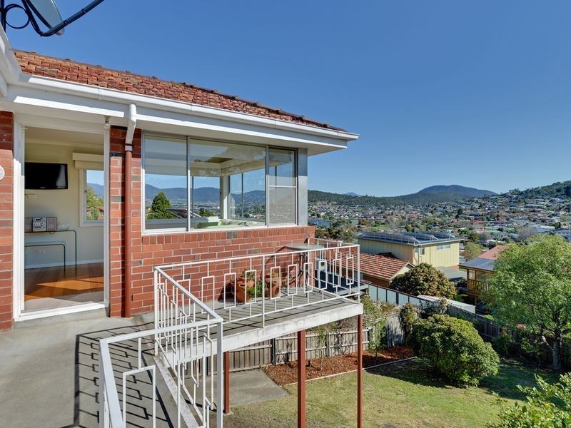 18 St Helens Street, Lindisfarne TAS 7015