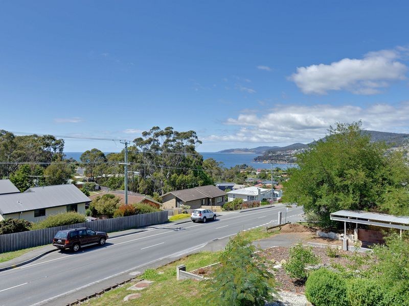 155 Roslyn Avenue, Blackmans Bay TAS 7052