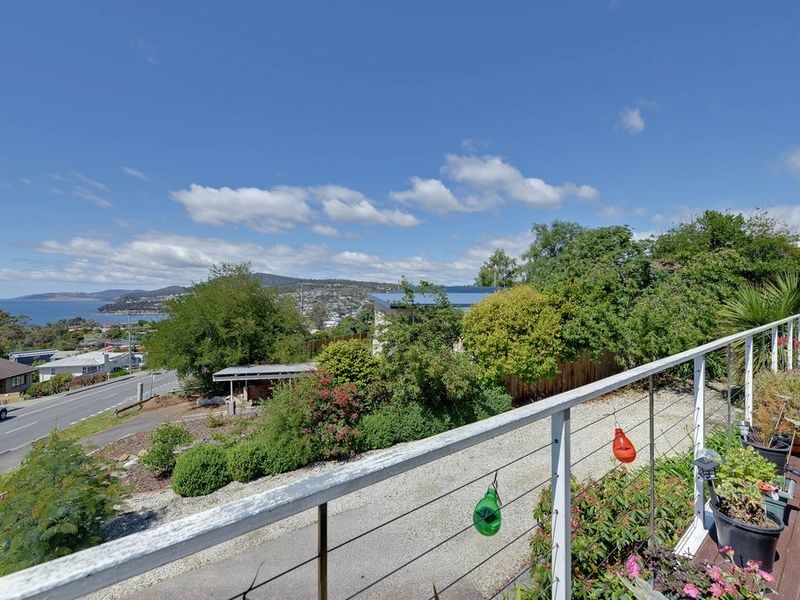 155 Roslyn Avenue, Blackmans Bay TAS 7052