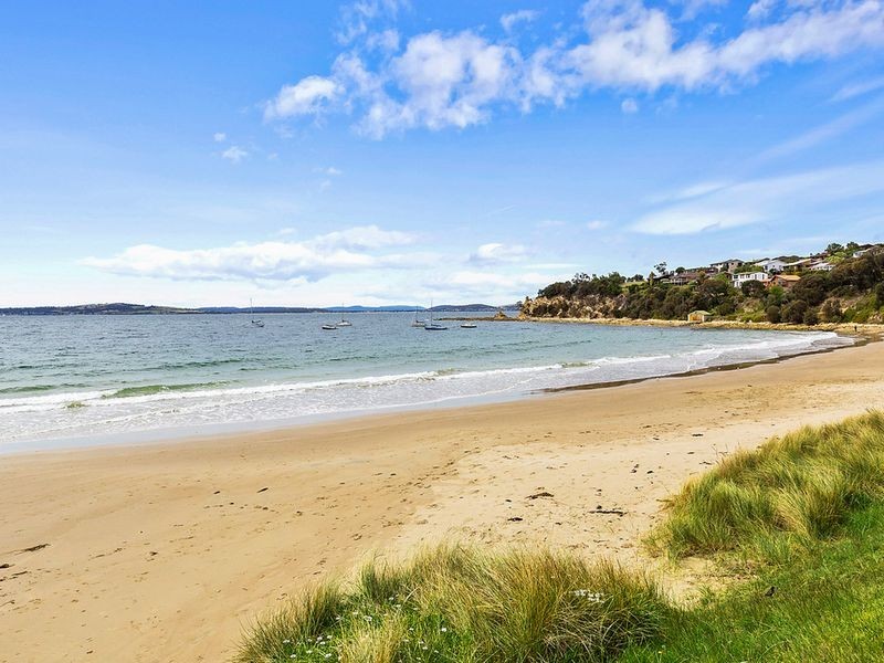 155 Roslyn Avenue, Blackmans Bay TAS 7052