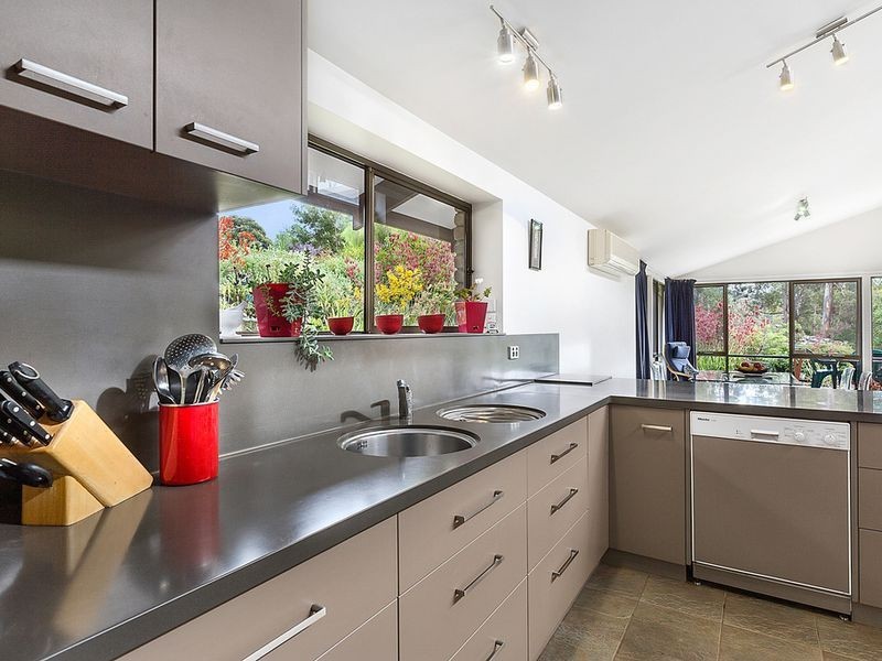 15 Cades Drive, Kingston TAS 7050