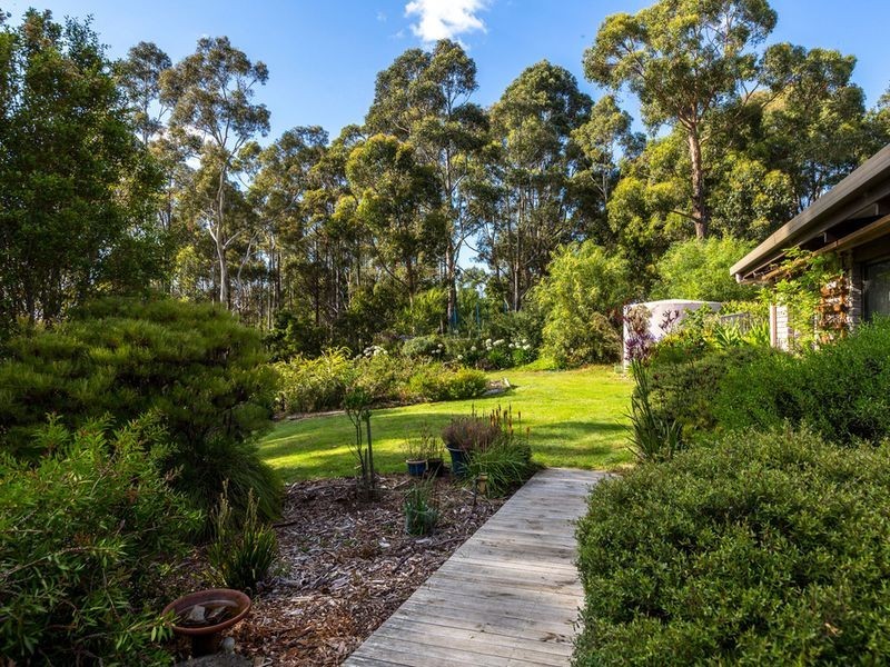 15 Cades Drive, Kingston TAS 7050