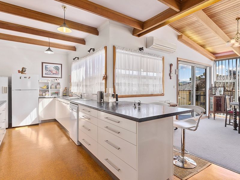 2 Kunama Drive, Kingston Beach TAS 7050