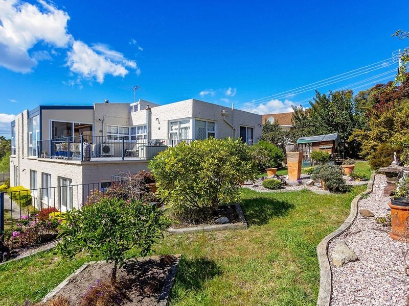 2 Kunama Drive, Kingston Beach TAS 7050