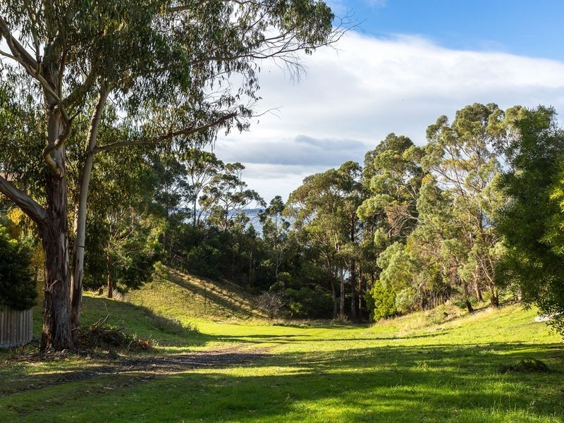 18 Mirramar Park, Blackmans Bay TAS 7052