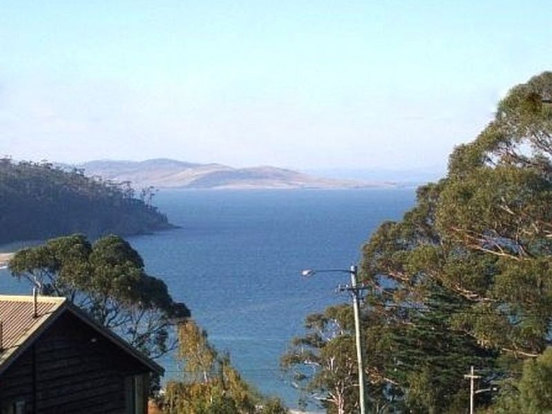 1/1 Tanina Street, Kingston Beach TAS 7050