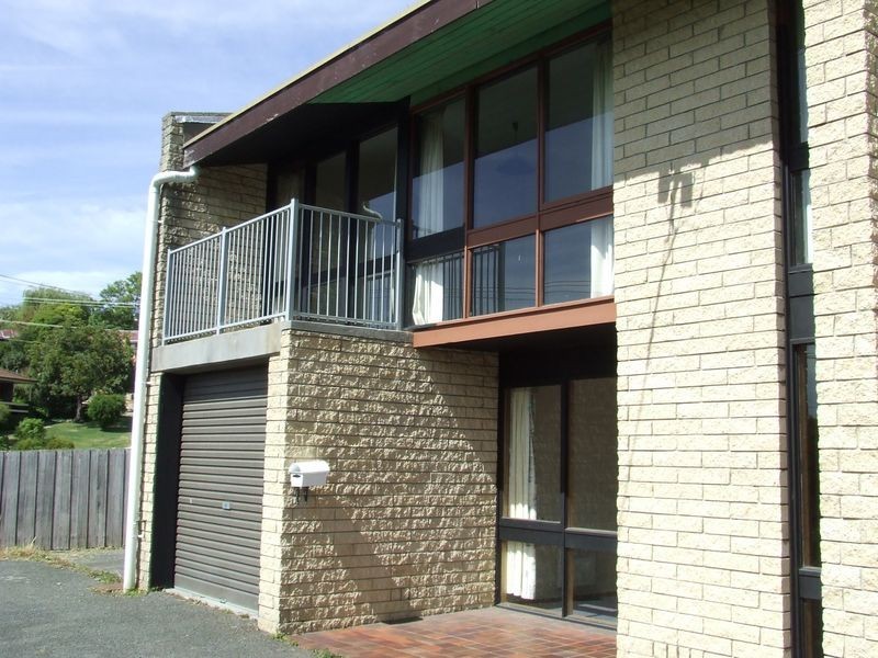 2/1 Tanina Street, Kingston Beach TAS 7050