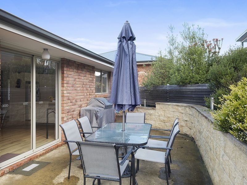 2/2 Tonic Hill Court, Kingston TAS 7050