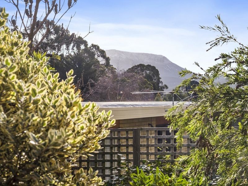 2/28 Mount Royal Road, Kingston Beach TAS 7050
