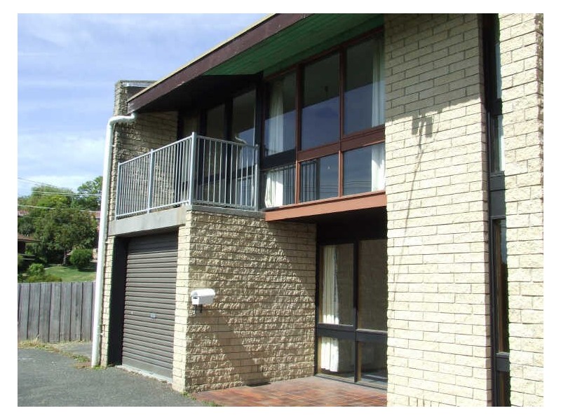 2/1 Tanina Street, Kingston Beach TAS 7050