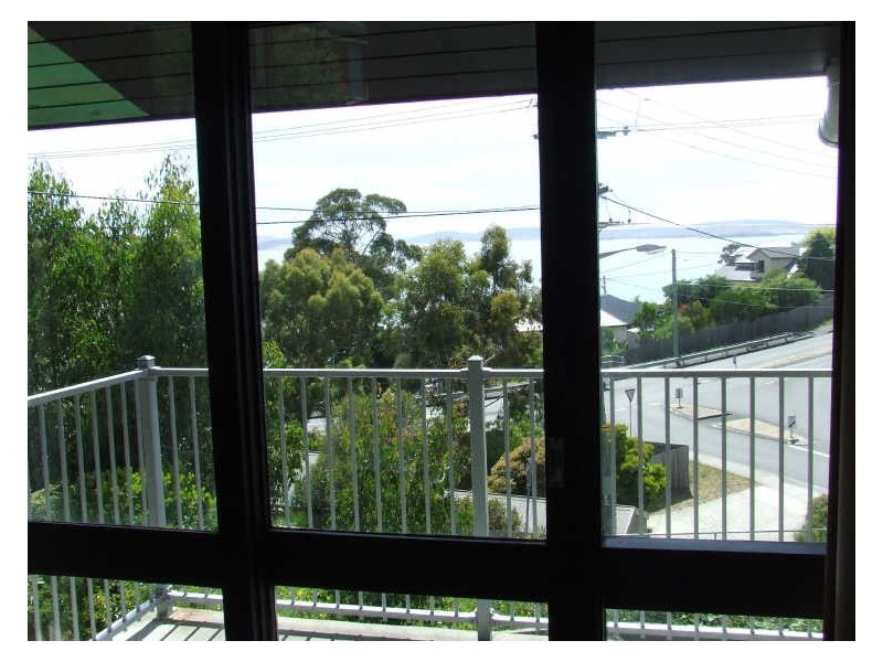 2/1 Tanina Street, Kingston Beach TAS 7050