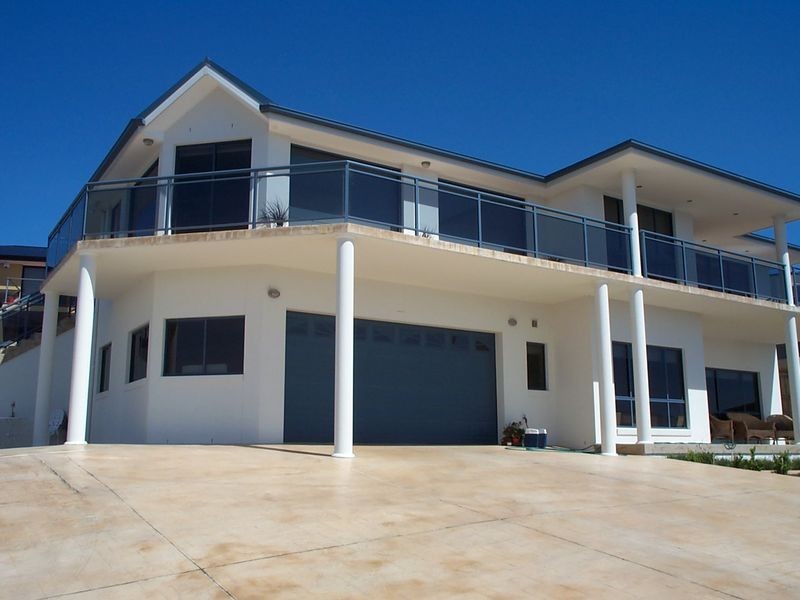 32 Suncoast Drive, Blackmans Bay TAS 7052