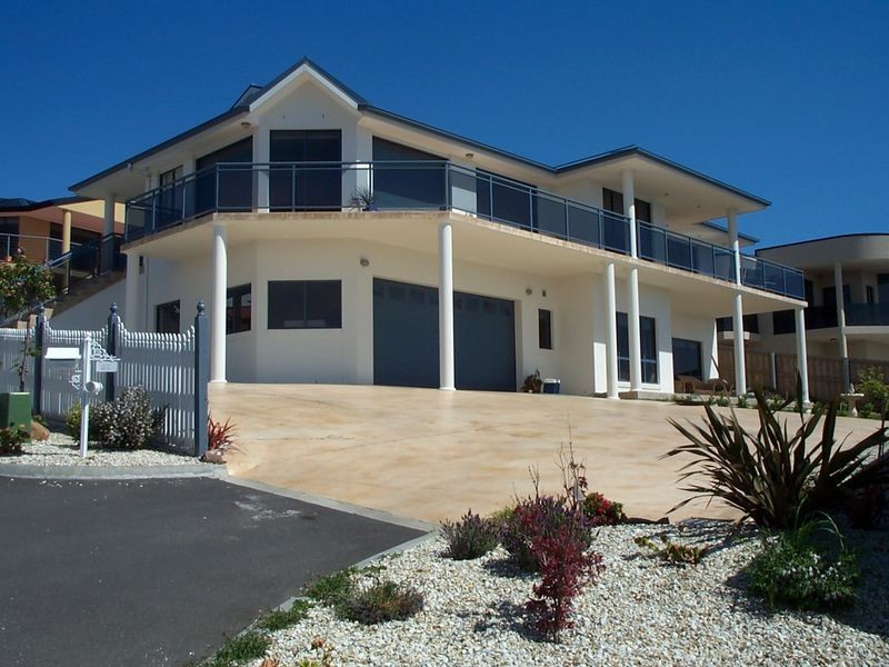 32 Suncoast Drive, Blackmans Bay TAS 7052