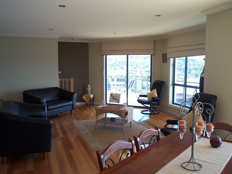 32 Suncoast Drive, Blackmans Bay TAS 7052
