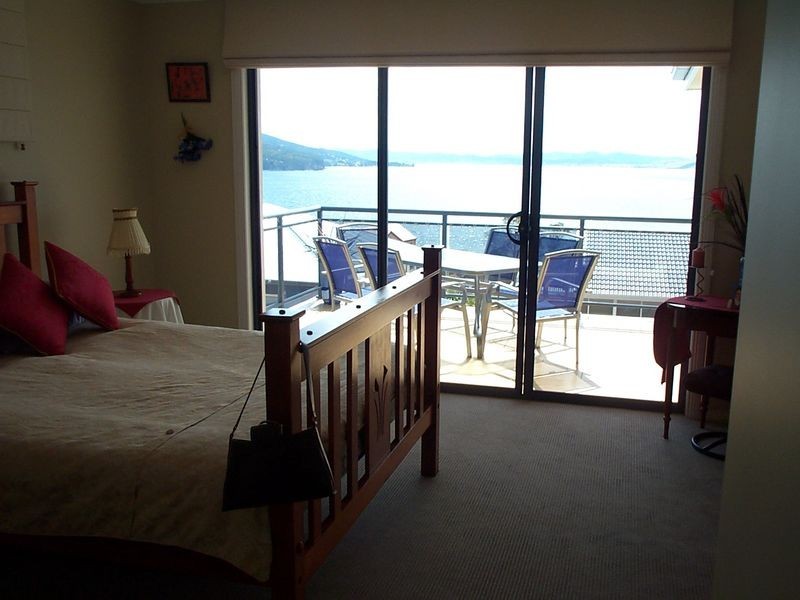 32 Suncoast Drive, Blackmans Bay TAS 7052
