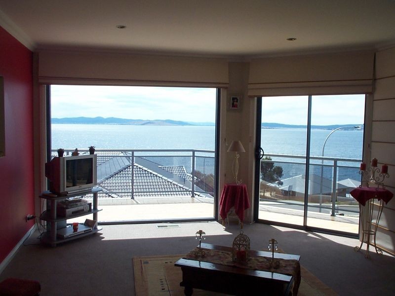 32 Suncoast Drive, Blackmans Bay TAS 7052