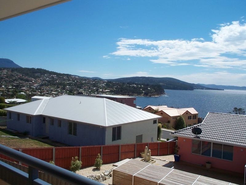 32 Suncoast Drive, Blackmans Bay TAS 7052