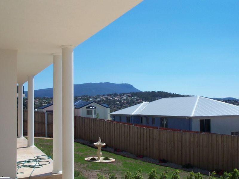 32 Suncoast Drive, Blackmans Bay TAS 7052