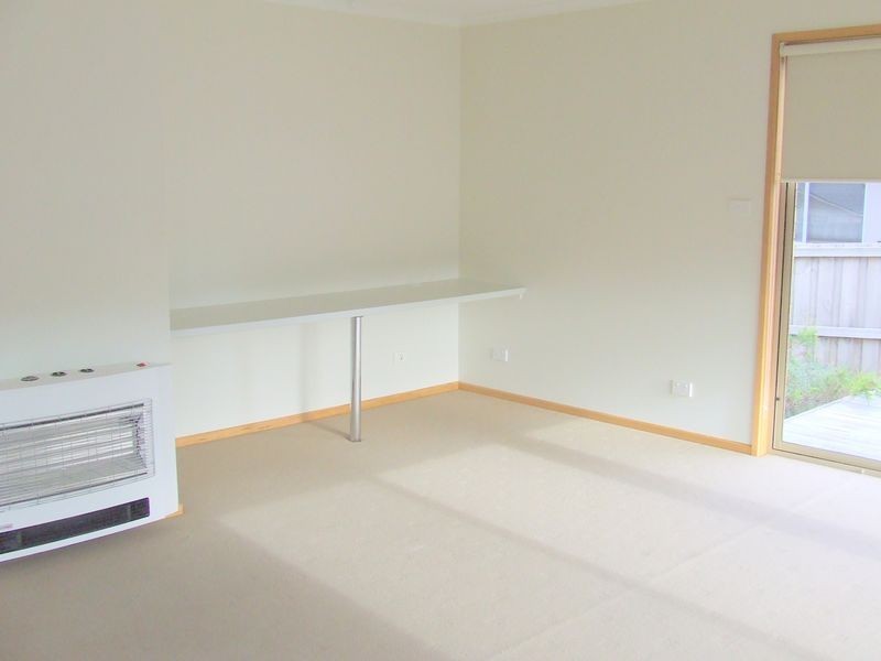 2/103 Redwood Road, Kingston TAS 7050
