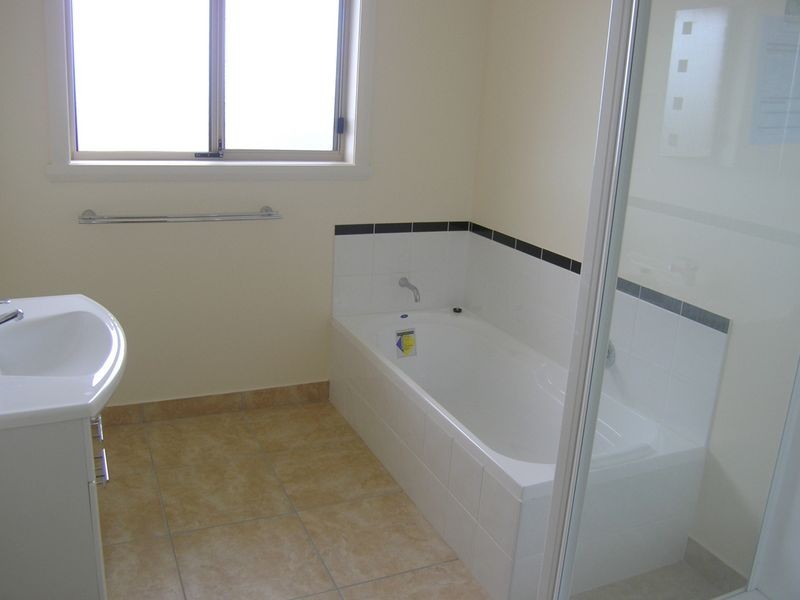 2/153 Summerleas Road, Kingston TAS 7050