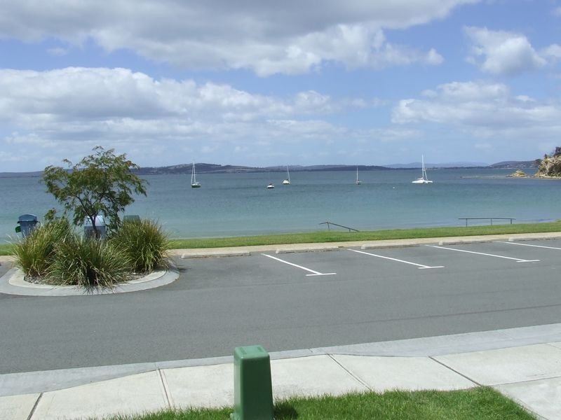 1/62 Ocean Esplanade, Blackmans Bay TAS 7052