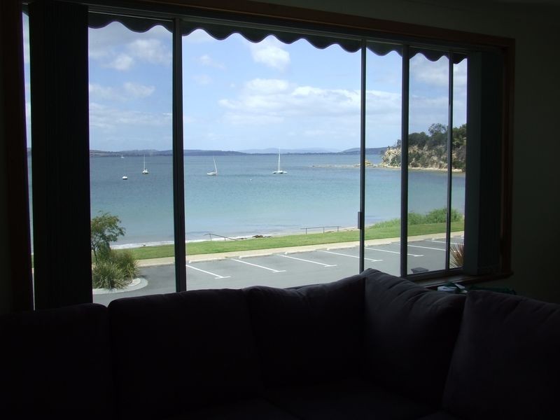 1/62 Ocean Esplanade, Blackmans Bay TAS 7052