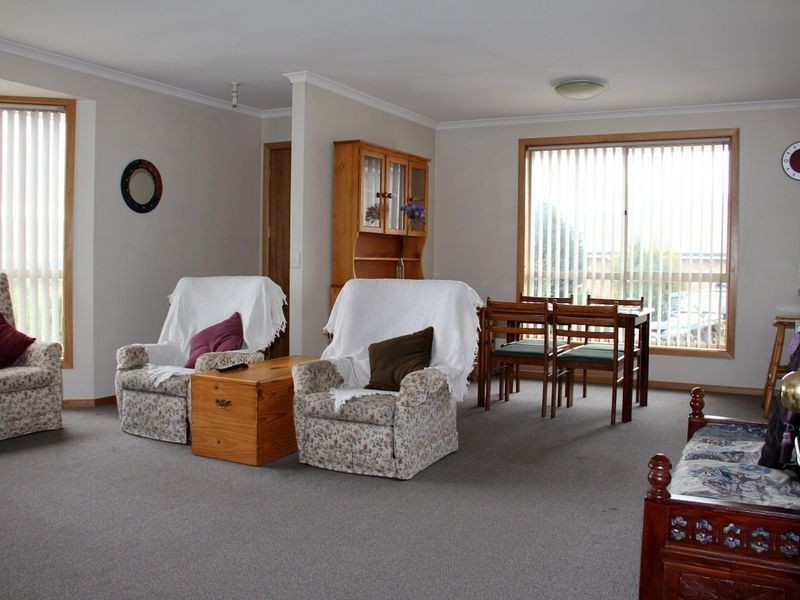 1/106 Redwood Road, Kingston TAS 7050