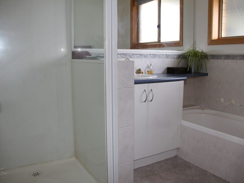 1/106 Redwood Road, Kingston TAS 7050