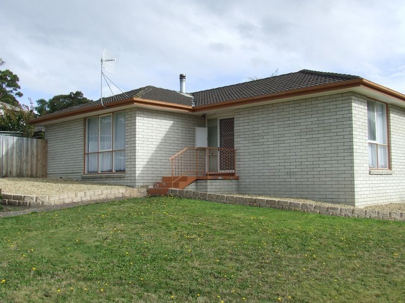 18 Woodlands Drive, Blackmans Bay TAS 7052