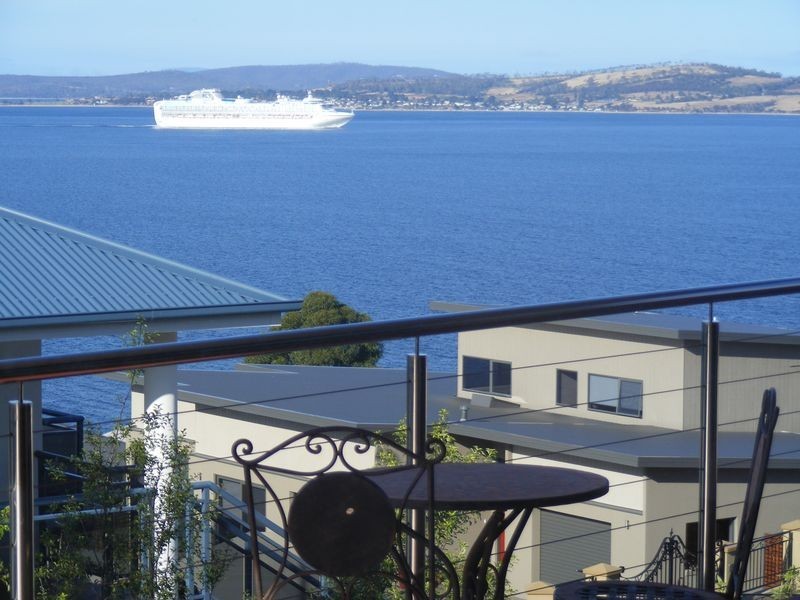 34 Suncoast Drive, Blackmans Bay TAS 7052