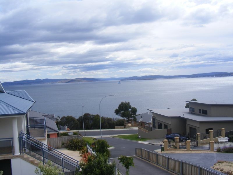 34 Suncoast Drive, Blackmans Bay TAS 7052