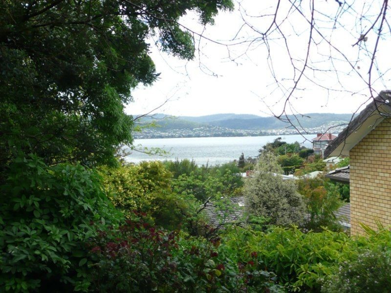 19 Fehre Court, Sandy Bay TAS 7005