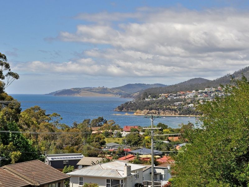 155 Roslyn Avenue, Blackmans Bay TAS 7052