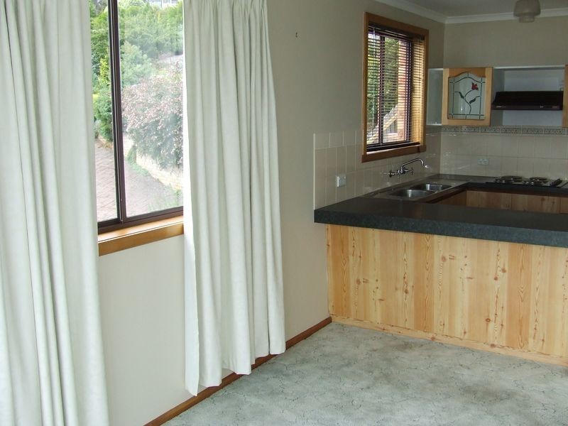 1/1 Amanda Crescent, Sandy Bay TAS 7005