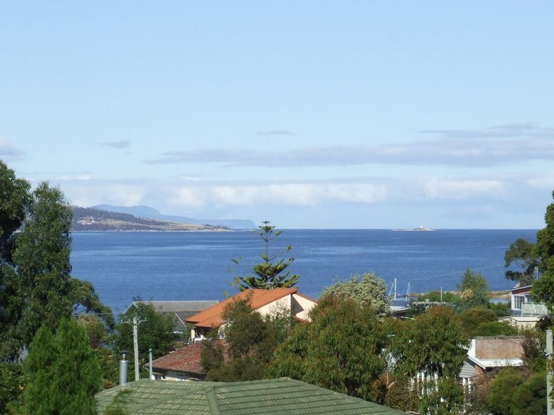6/2 Myuna Road, Blackmans Bay TAS 7052