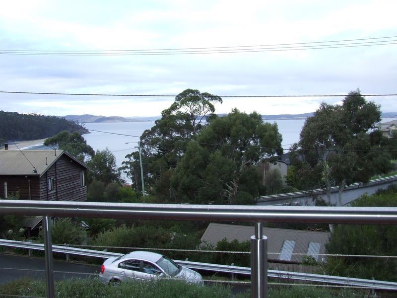 1/1 Tanina Street, Kingston Beach TAS 7050