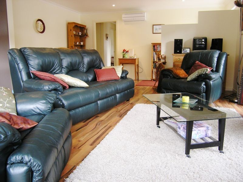 2/55 Redwood Road, Kingston TAS 7050