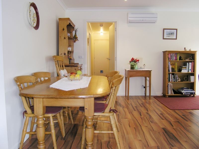 2/55 Redwood Road, Kingston TAS 7050