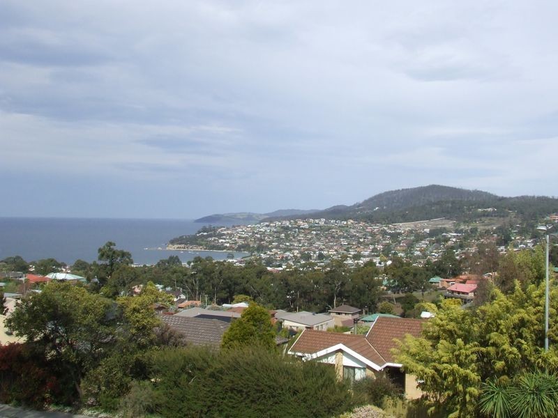 15 Stirling Avenue, Blackmans Bay TAS 7052