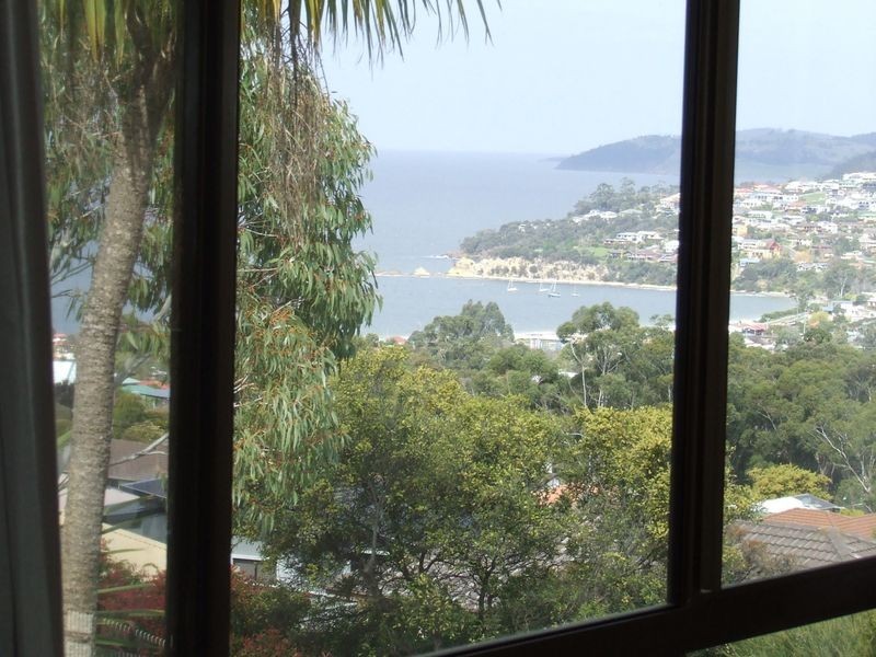 15 Stirling Avenue, Blackmans Bay TAS 7052
