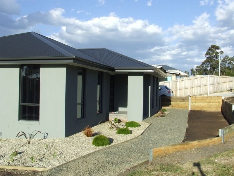 16 Lomandra Drive, Blackmans Bay TAS 7052