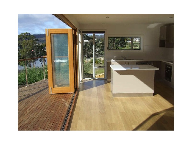 2/27 Staff Road, Margate TAS 7054