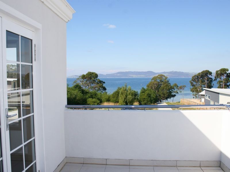 2/24 Staff Road, Electrona TAS 7054