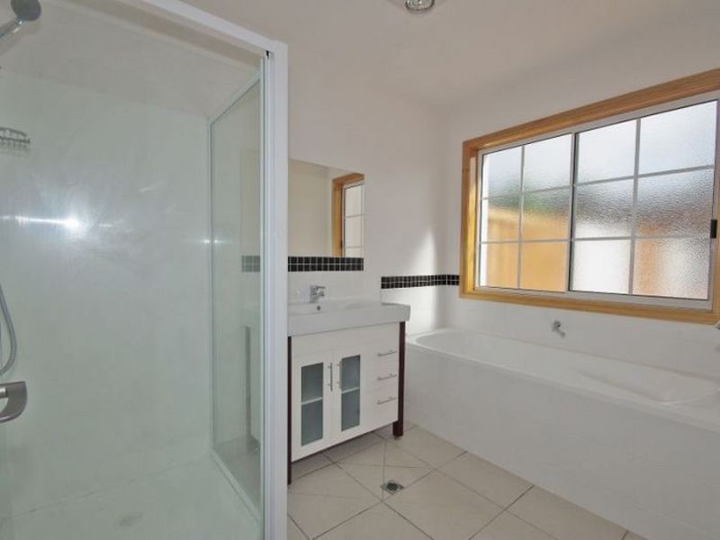 2/24 Staff Road, Electrona TAS 7054