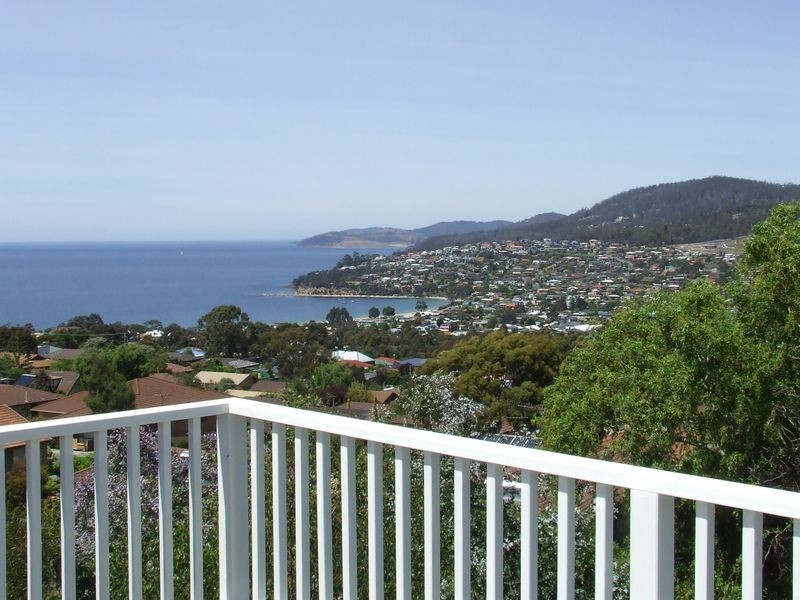 40 Tingira Road, Blackmans Bay TAS 7052