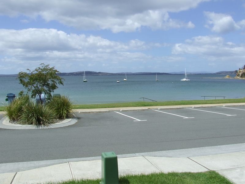 1/62 Ocean Esplanade, Blackmans Bay TAS 7052