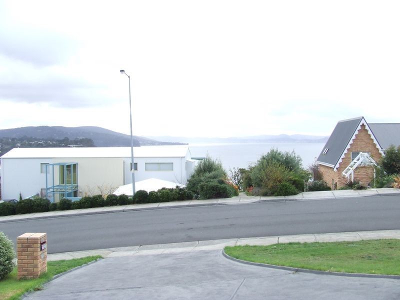 24 Suncoast Drive, Blackmans Bay TAS 7052
