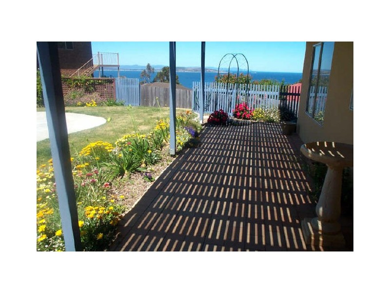 47 Tahune Crescent, Blackmans Bay TAS 7052