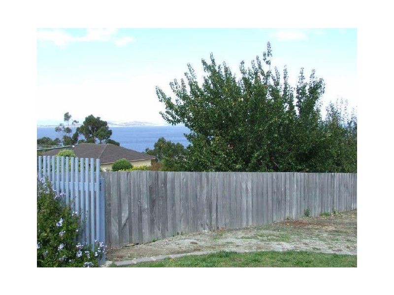 47 Tahune Crescent, Blackmans Bay TAS 7052