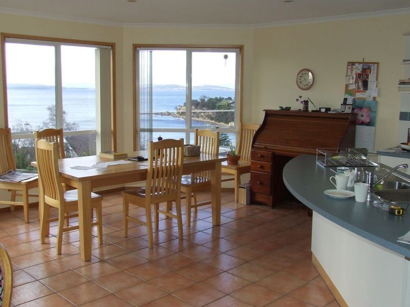 8 Tarana Road, Blackmans Bay TAS 7052